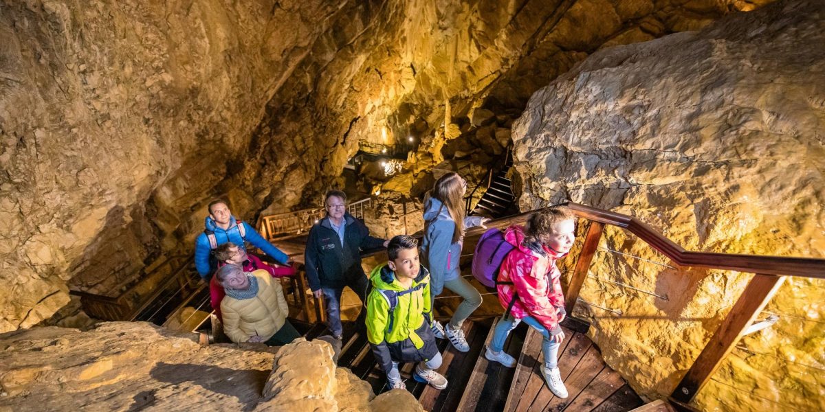 ylbr-vallorbe-grottes-c-www-vincentbourrut-ch-12_2000 ylbr-vallorbe-grottes-c-www-vincentbourrut-ch-12_2000